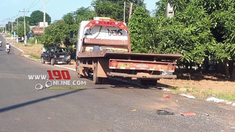 Caminhão guincho colide na traseira de Fiat Uno em Alta Floresta